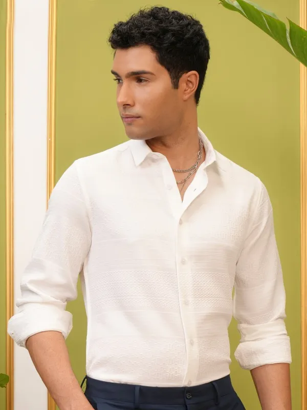 Locomotive Men White Textured Slim Fit Casual Shirt