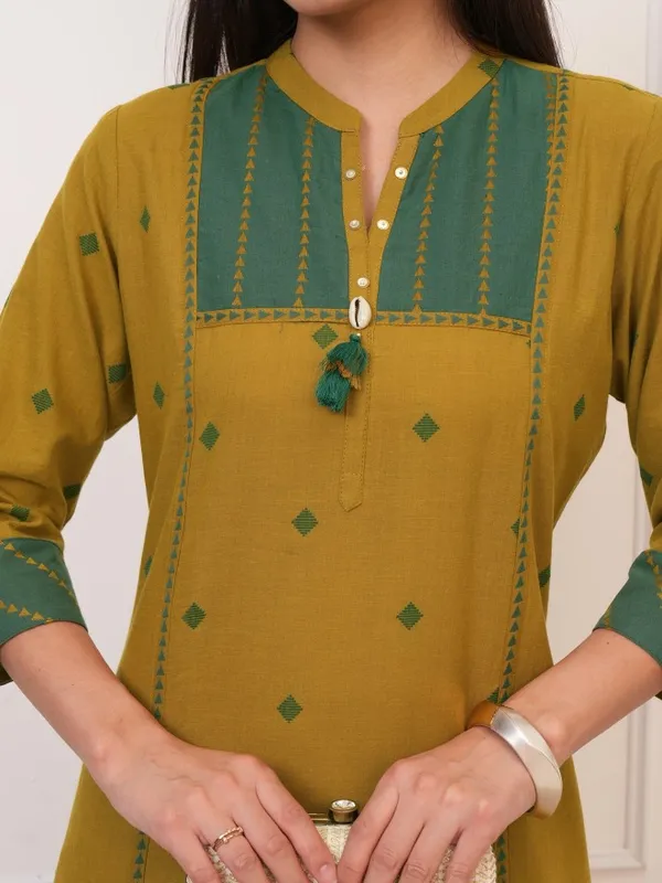  Vishudh Women Mustard Printed Straight Kurtas