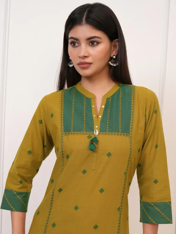  Vishudh Women Mustard Printed Straight Kurtas