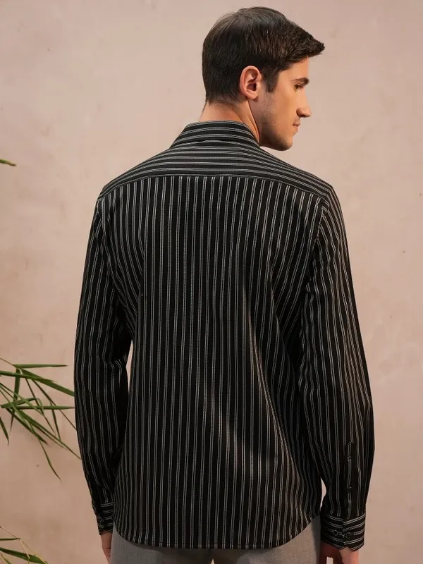  Locomotive Men Black Striped Slim Fit Casual Shirts