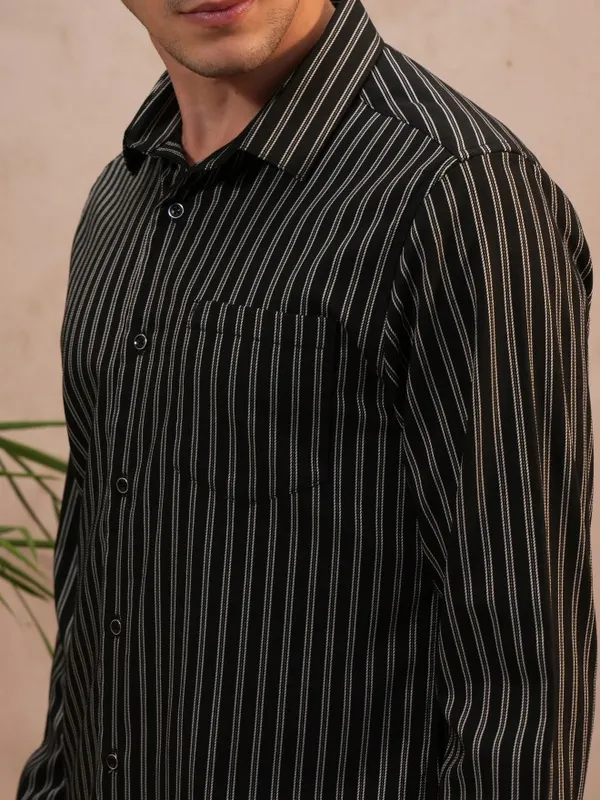  Locomotive Men Black Striped Slim Fit Casual Shirts