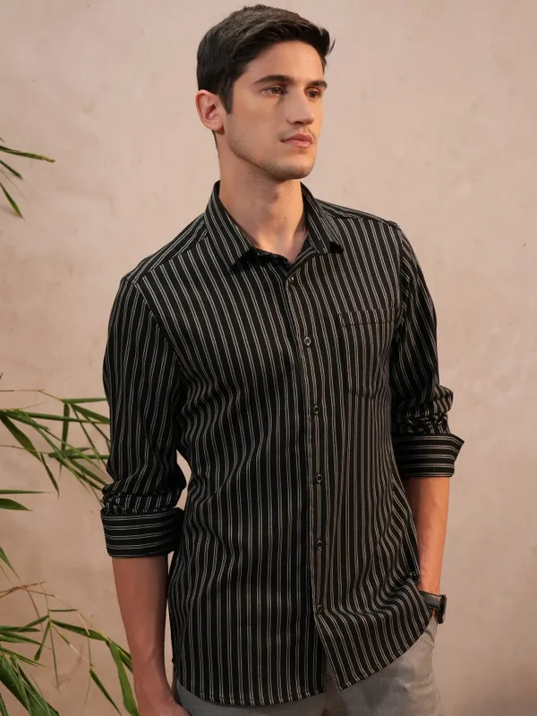  Locomotive Men Black Striped Slim Fit Casual Shirts