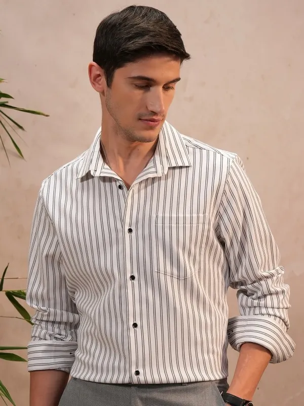  Locomotive Men White Striped Slim Fit Casual Shirts