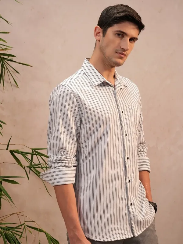  Locomotive Men White Striped Slim Fit Casual Shirts