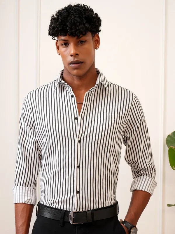  Locomotive Men White Striped Slim Fit Casual Shirts