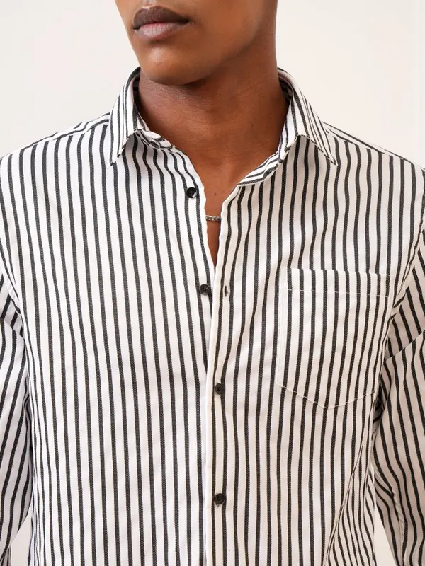  Locomotive Men White Striped Slim Fit Casual Shirts