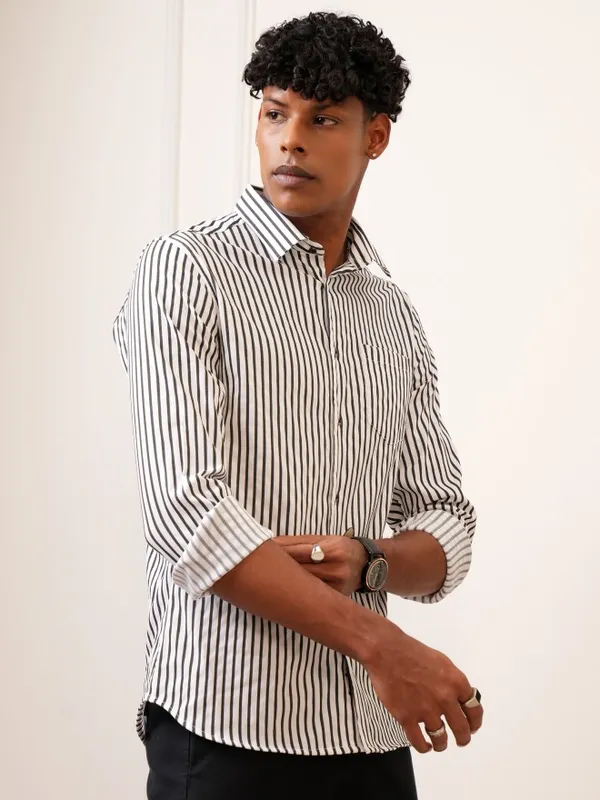  Locomotive Men White Striped Slim Fit Casual Shirts