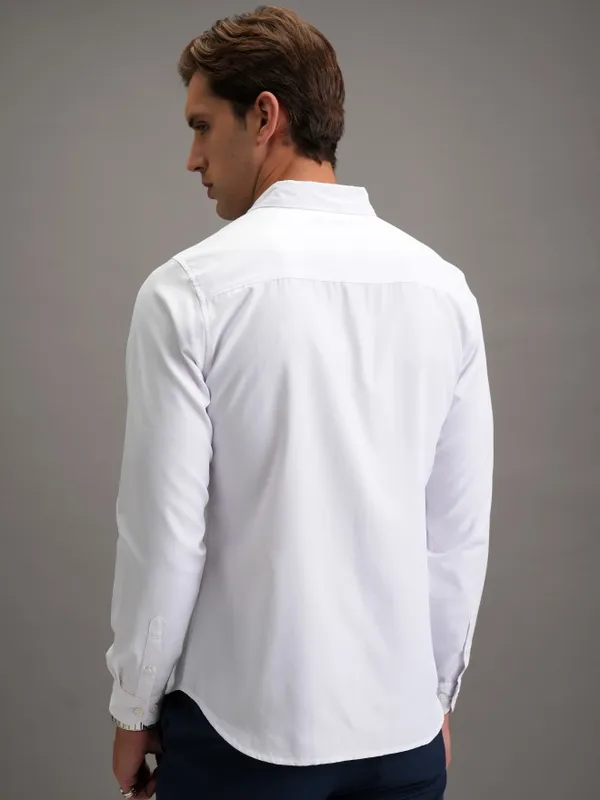  Highlander Men White Solid Slim Fit Casual Shirts