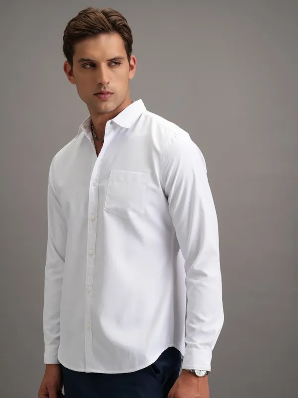  Highlander Men White Solid Slim Fit Casual Shirts