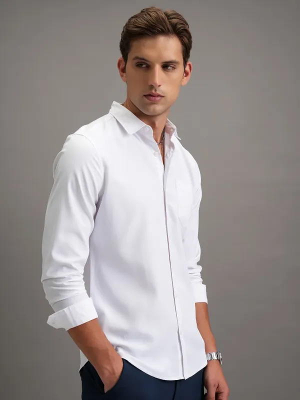  Highlander Men White Solid Slim Fit Casual Shirts