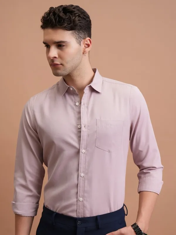  Highlander Men Pink Solid Slim Fit Casual Shirts