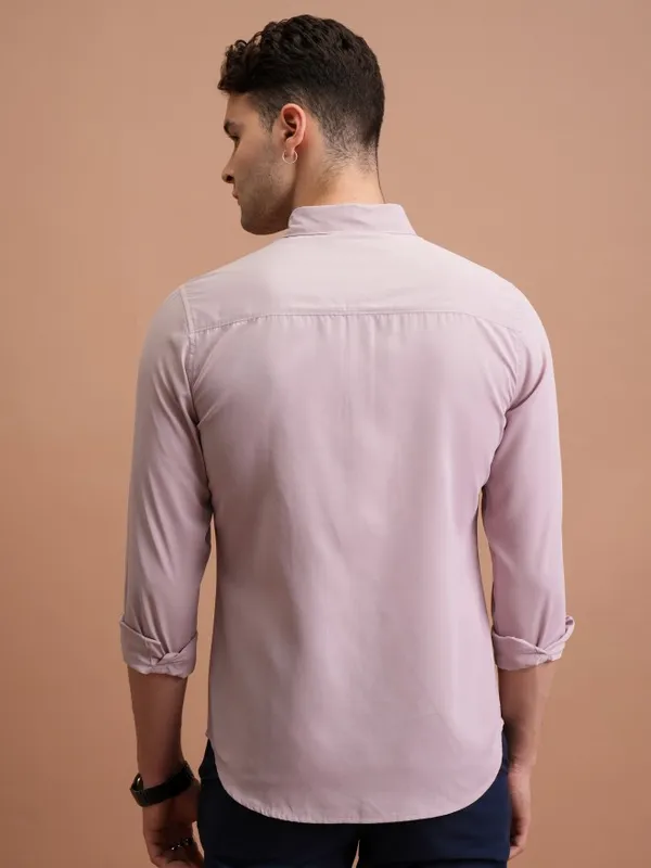  Highlander Men Pink Solid Slim Fit Casual Shirts