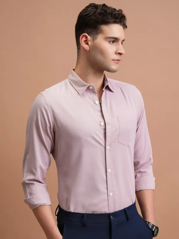  Highlander Men Pink Solid Slim Fit Casual Shirts