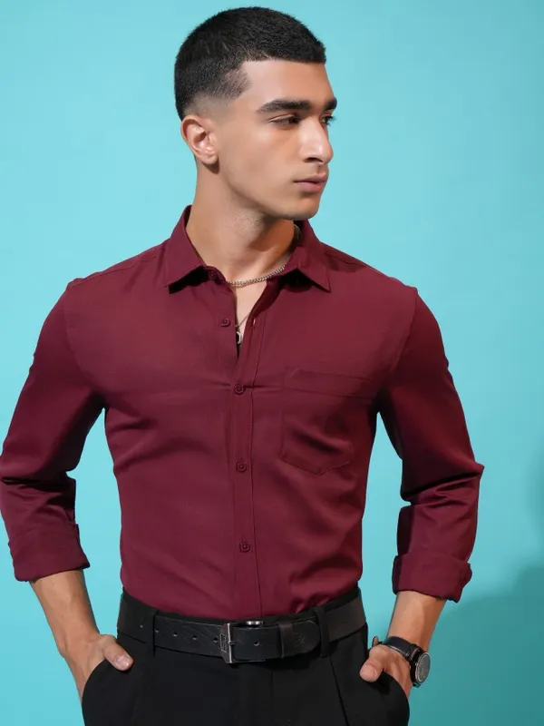  Highlander Men Maroon Solid Slim Fit Casual Shirts