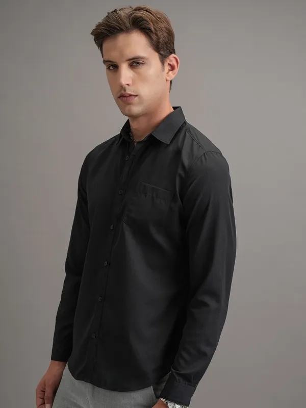  Highlander Men Black Solid Slim Fit Casual Shirts