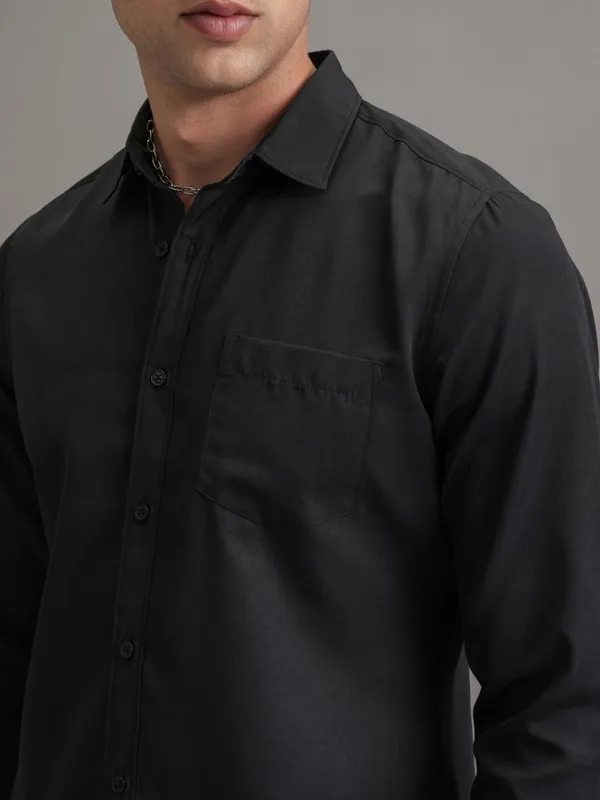  Highlander Men Black Solid Slim Fit Casual Shirts