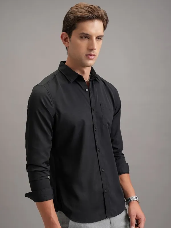  Highlander Men Black Solid Slim Fit Casual Shirts