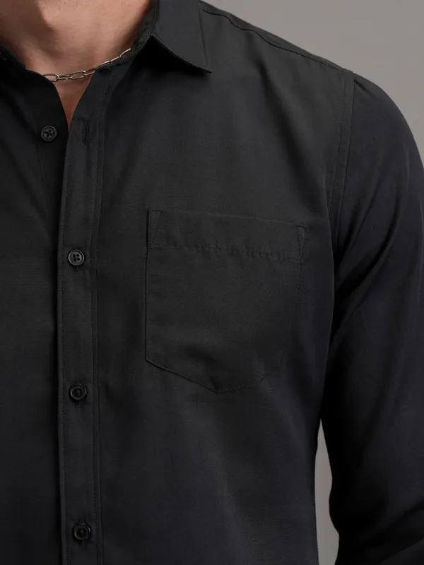  Highlander Men Black Solid Slim Fit Casual Shirts