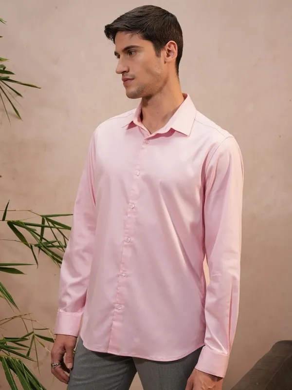  Locomotive Men Pink Solid Slim Fit Casual Shirts