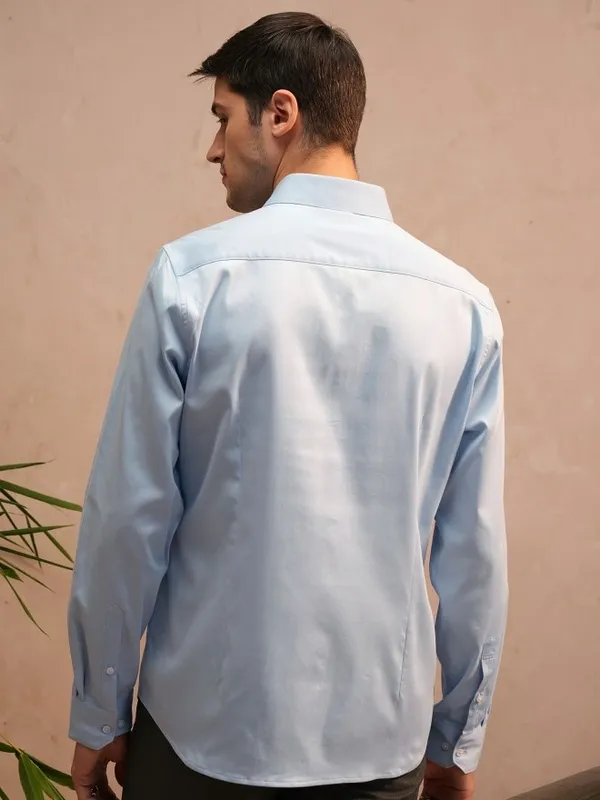  Locomotive Men Blue Solid Slim Fit Casual Shirts