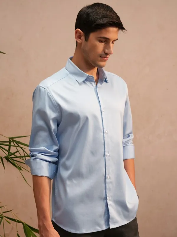  Locomotive Men Blue Solid Slim Fit Casual Shirts