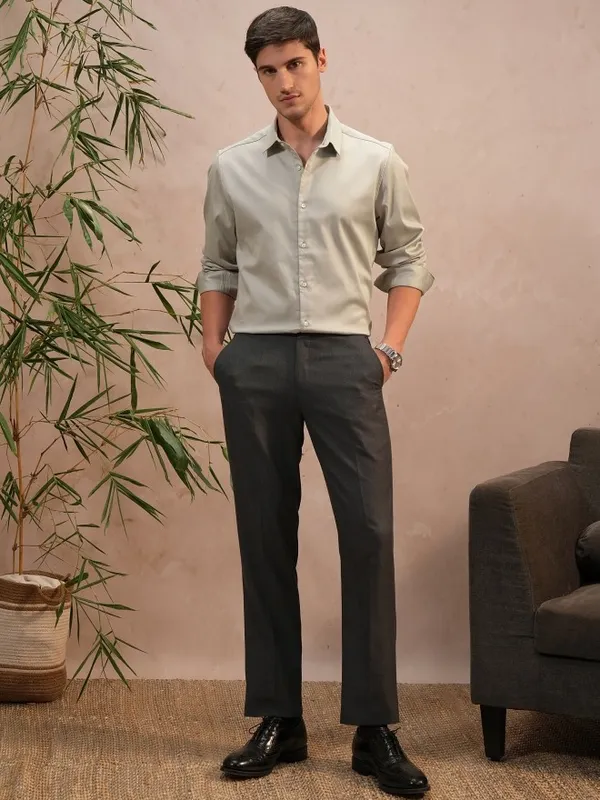  Locomotive Men Grey Solid Slim Fit Casual Shirts