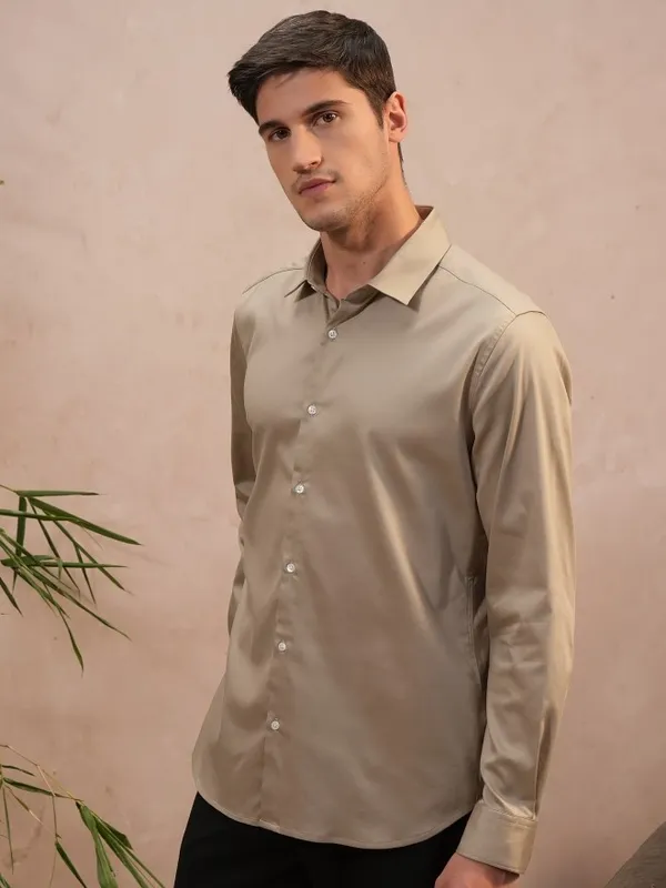  Locomotive Men Khaki Solid Slim Fit Casual Shirts