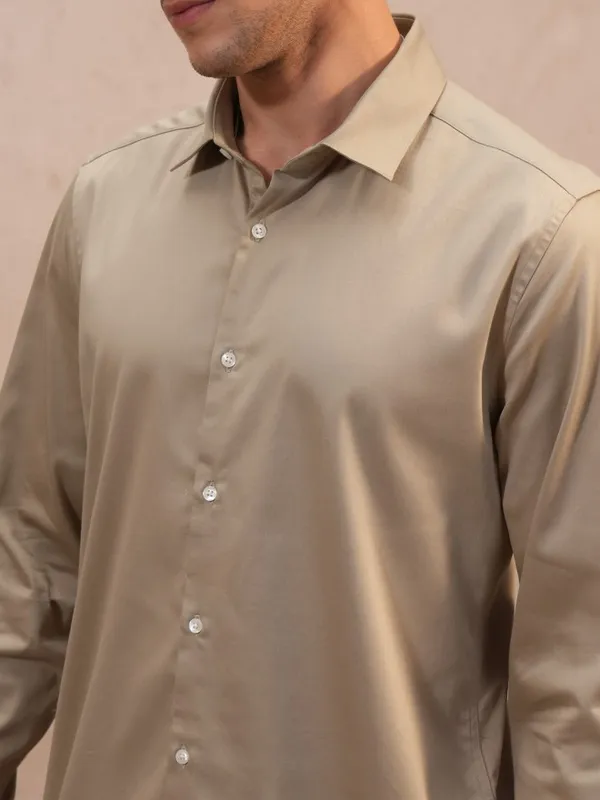  Locomotive Men Khaki Solid Slim Fit Casual Shirts