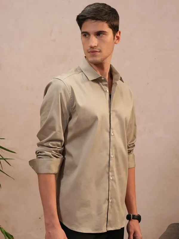  Locomotive Men Khaki Solid Slim Fit Casual Shirts