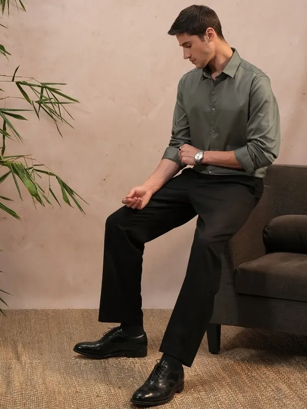  Locomotive Men Olive Solid Slim Fit Casual Shirts
