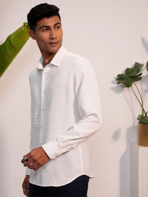  Locomotive Men White Self Design Slim Fit Casual Shirts