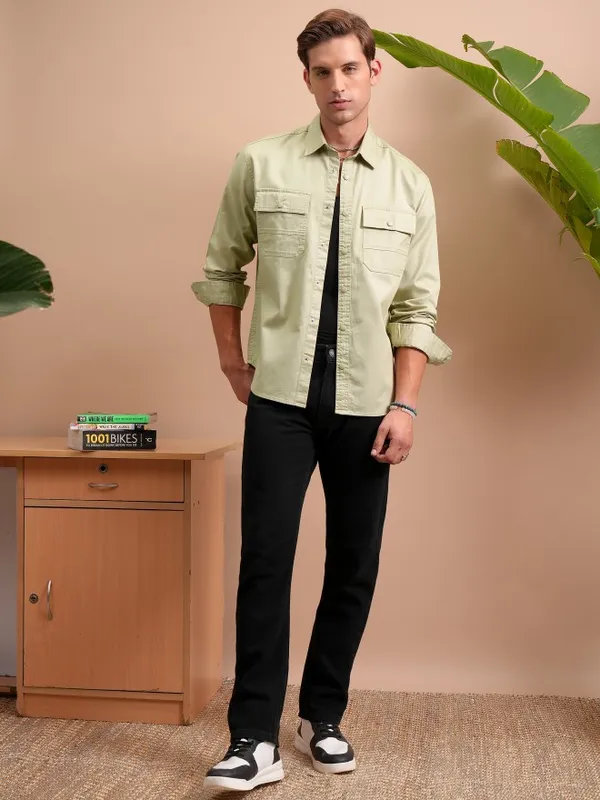  Locomotive Men Olive Solid Slim Fit Casual Shirts
