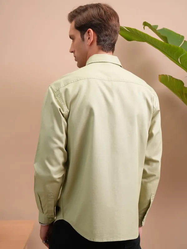  Locomotive Men Olive Solid Slim Fit Casual Shirts