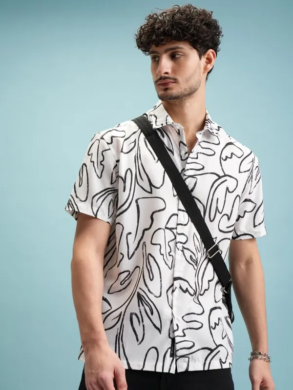  Highlander Men White Printed Regular Fit Casual Shirts