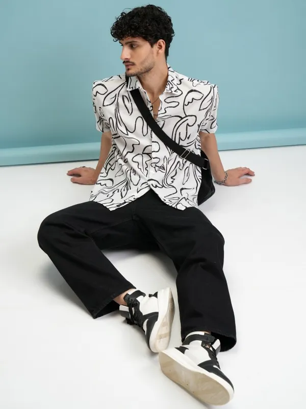  Highlander Men White Printed Regular Fit Casual Shirts