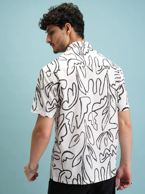  Highlander Men White Printed Regular Fit Casual Shirts