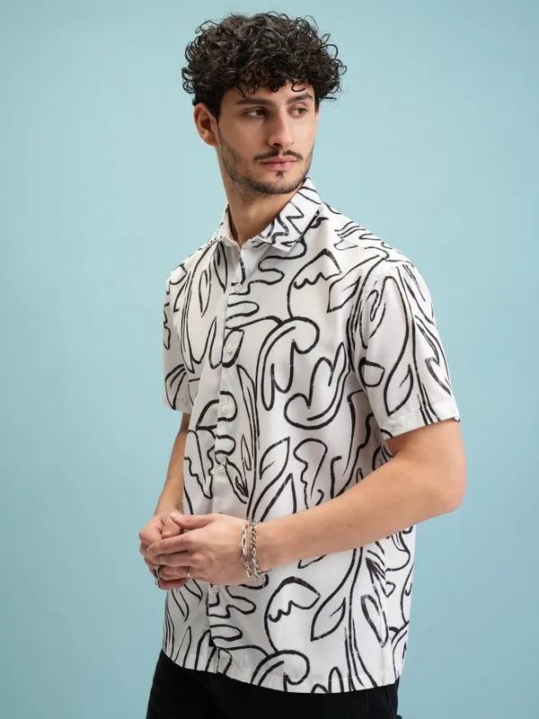  Highlander Men White Printed Regular Fit Casual Shirts
