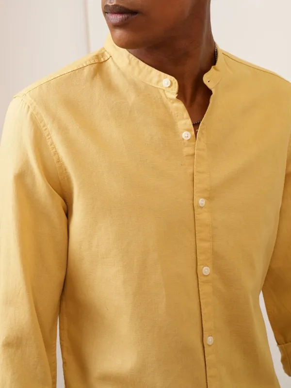  Locomotive Men Gold Solid Regular Fit Casual Shirts