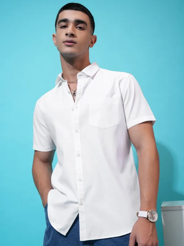 Highlander Men White Solid Slim Fit Casual Shirt