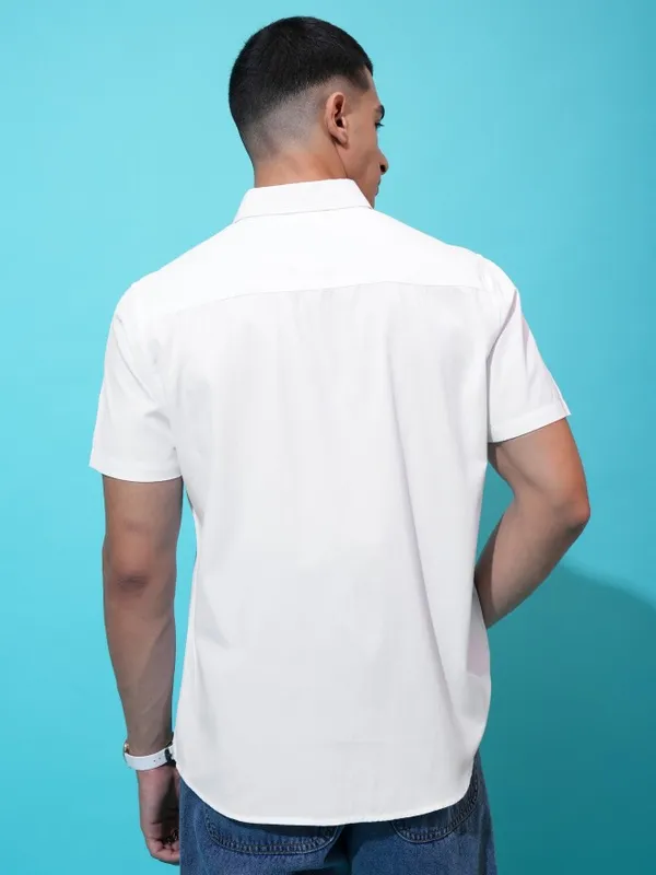 Highlander Men White Solid Slim Fit Casual Shirt