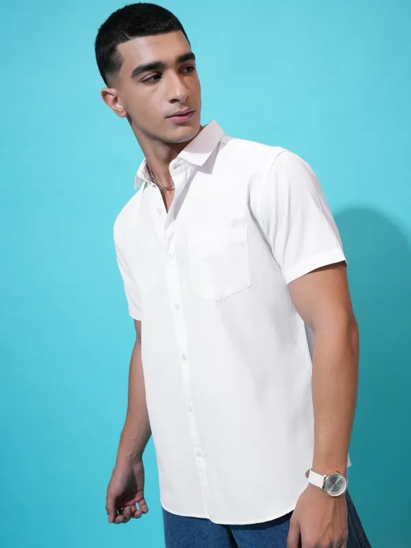 Highlander Men White Solid Slim Fit Casual Shirt