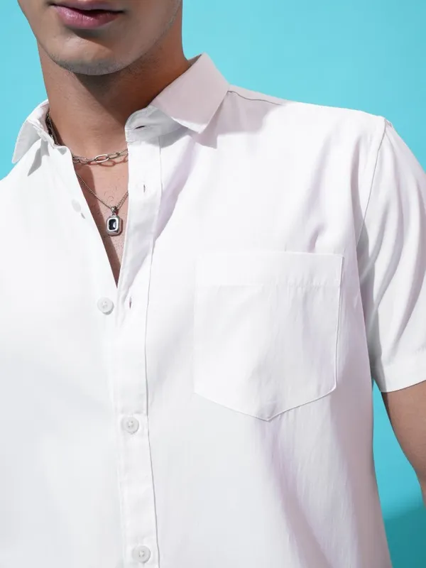 Highlander Men White Solid Slim Fit Casual Shirt