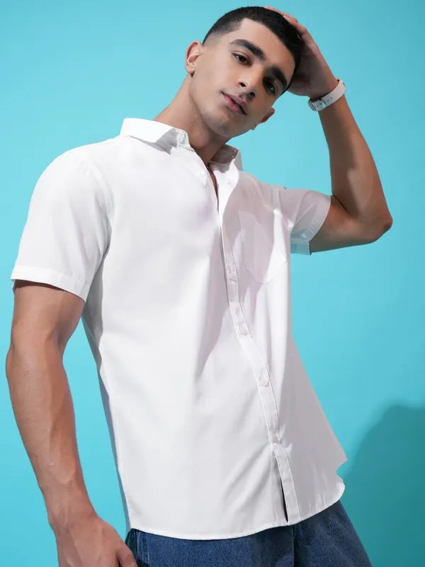 Highlander Men White Solid Slim Fit Casual Shirt