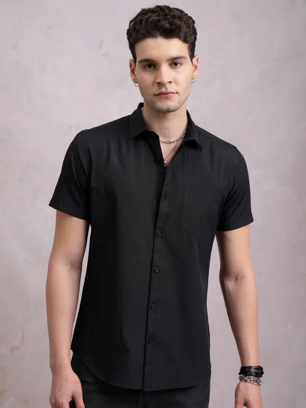  Highlander Men Black Solid Slim Fit Casual Shirts