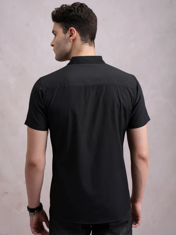  Highlander Men Black Solid Slim Fit Casual Shirts