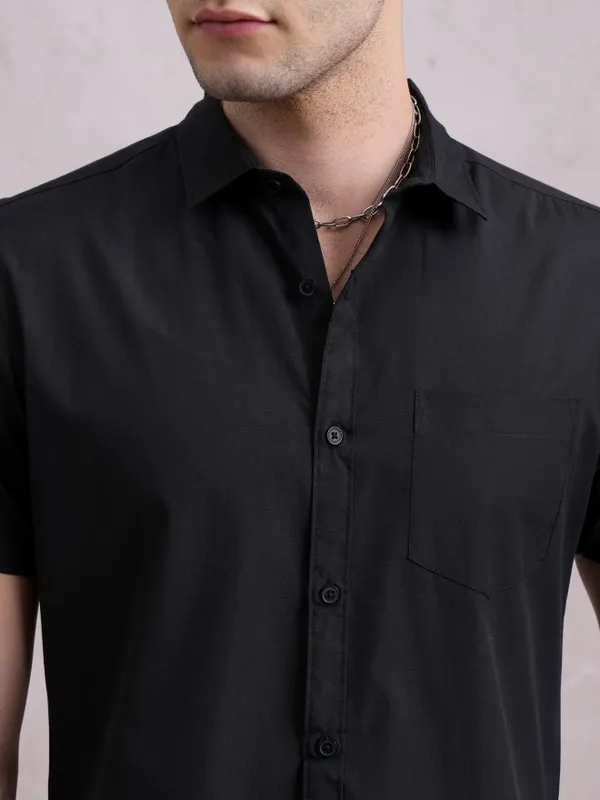  Highlander Men Black Solid Slim Fit Casual Shirts