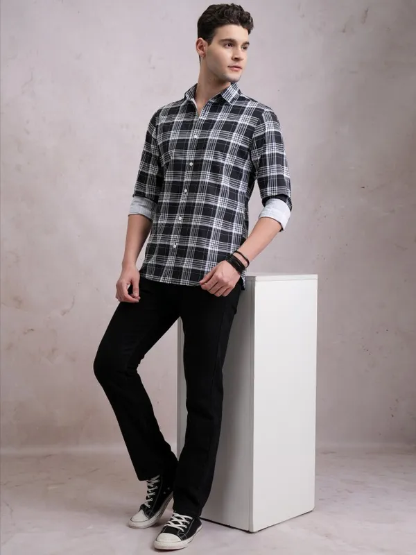 Highlander Men Black Checked Slim Fit Casual Shirts