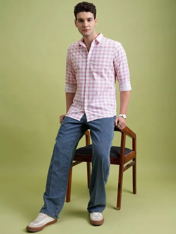  Highlander Men Pink Checked Slim Fit Casual Shirts
