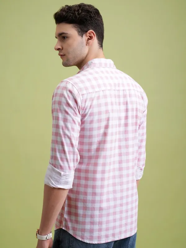  Highlander Men Pink Checked Slim Fit Casual Shirts