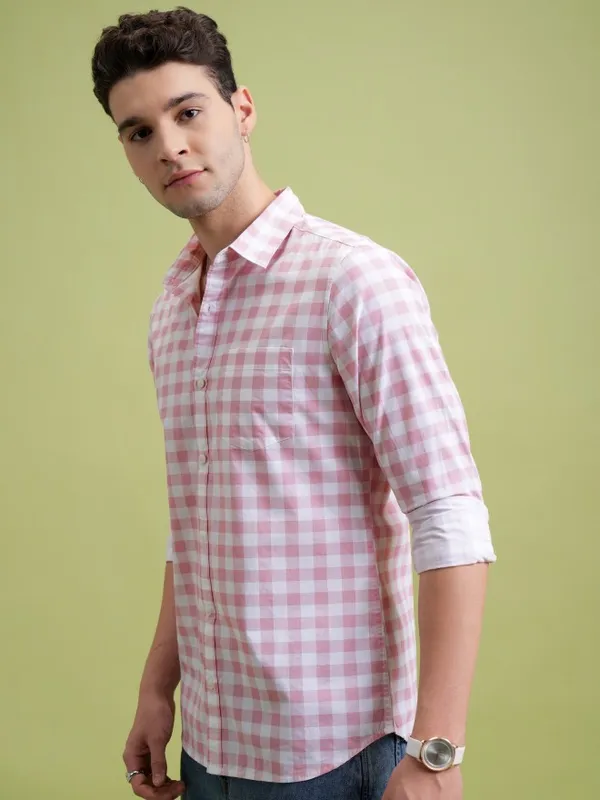  Highlander Men Pink Checked Slim Fit Casual Shirts